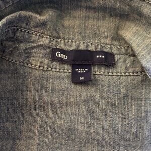 GAP Chambray Button-Front Shirt in Faded Blue